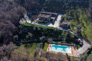Villa di 480 m² con più di 5 locali e box auto a S