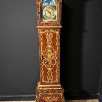 Elegante orologio a colonna risalente ai primi del