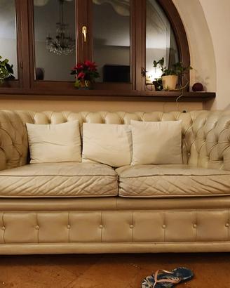 Due divani Chesterfield vintage due posti in pelle