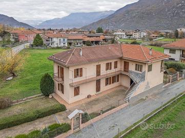 Villa di 179 m² con più di 5 locali e box auto dop