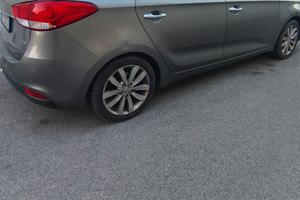 auto Kia carens