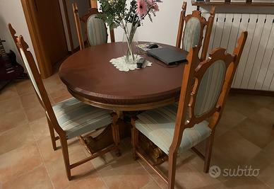 Tavolo con sedie