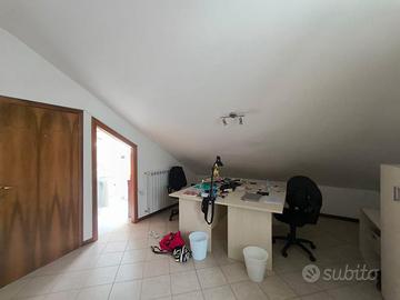 Camera con BAGNO PRIVATO interno L'Aquila