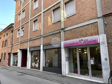 MULTILOCALE A FERRARA