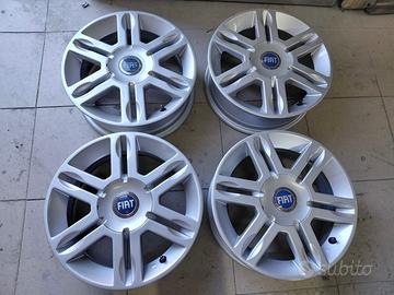 Cerchi in lega da 14 pollici per Fiat panda