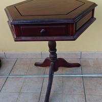 Tavolino ottagonale tipo guéridon con cassetto