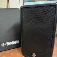 Yamaha DBR 12 -Soundcraft Signature 10 -Acessori