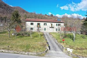 Villa bifamiliare Piazza al Serchio [UG396DVVRG]