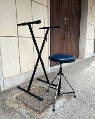 Supporto tastiera con sgabello.