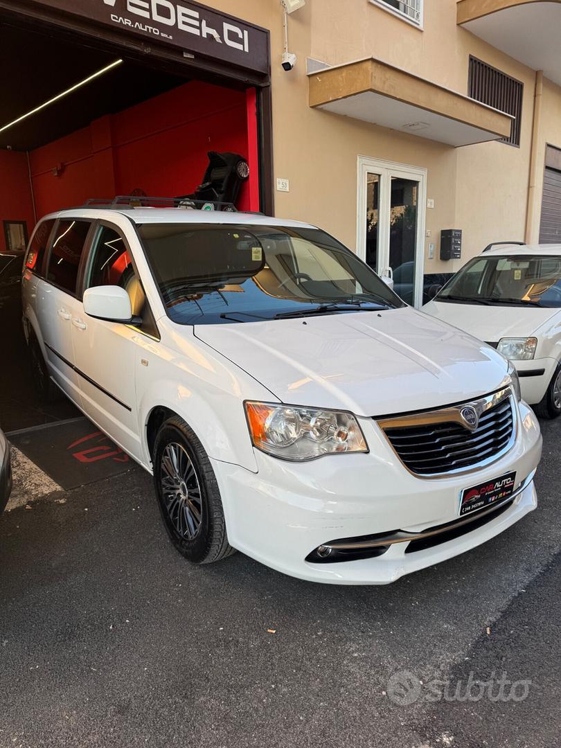 Lancia Voyager 2015 photo 3