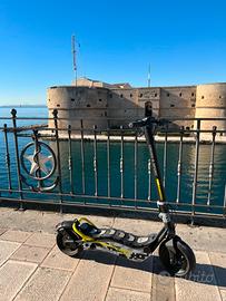 Monopattino elettrico Ducati Scrumbler