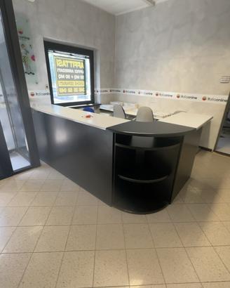 arredamento completo per reception e 3 armadi