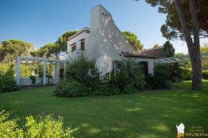 Is Morus, Villa con giardino a pochi passi dal mar