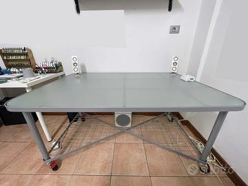 Scrivania da ufficio con ripiano in vetro