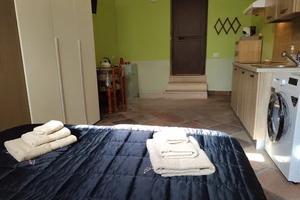 GUIDONIA MONOLOCALe CON INGRESSO INDIPENDENTE