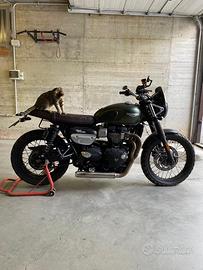 Triumph street scrambler 900