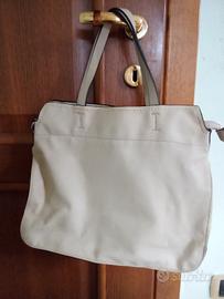 Borsa a mano con possibilità di tracolla 