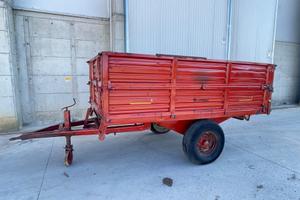 Rimorchio pettoruso con documenti