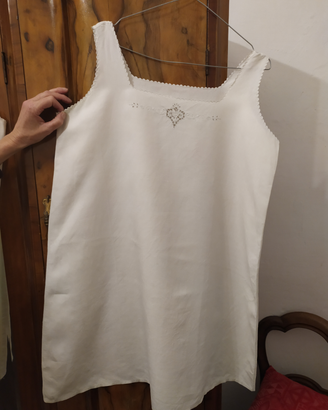 Canotte da donna ricamate a mano