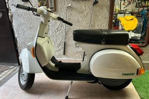 Vespa P125X epoca