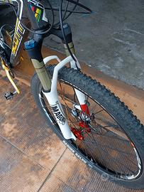 Mountain bike Scott più attrezzi 