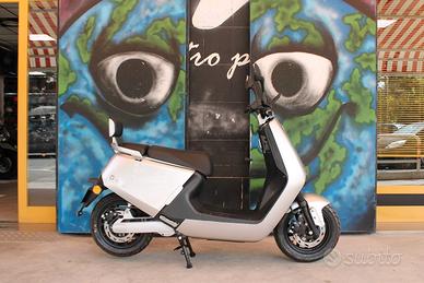 Yadea G5S Ecobonus DA PAURA 2.990 euro chiavi in m