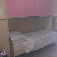 Cameretta per bambina con scrivania e sedia