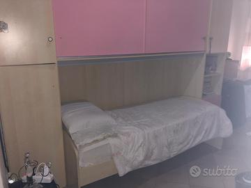 Cameretta per bambina con scrivania e sedia