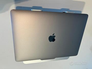 MacBook Pro 13-inch, 2020, Two Thunderbolt 3 ports