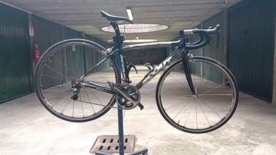Bici da corsa in fibra di carbonio