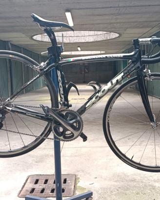 Bici da corsa in fibra di carbonio