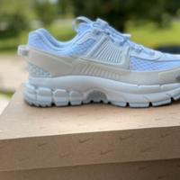 NIKE VOMERO ROAM - Size 39