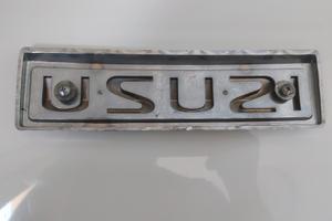 ISUZU stemma anteriore 
