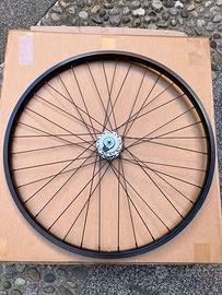 Ruota completa con mozzo dinamo Sturmey Archer