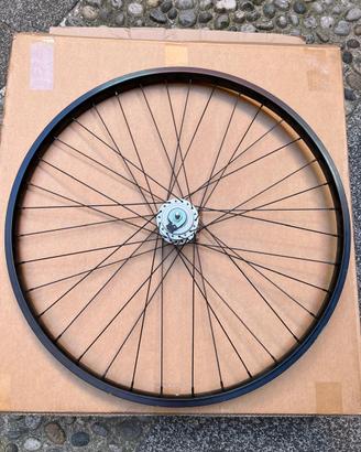 Ruota completa con mozzo dinamo Sturmey Archer