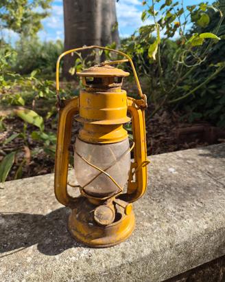vecchia lampada a petrolio