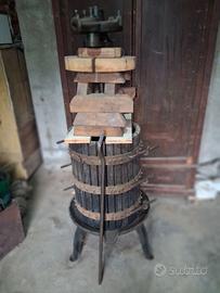 Torchio per uva antico