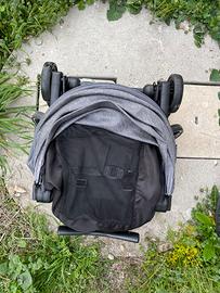 Passeggino compatto per aereo