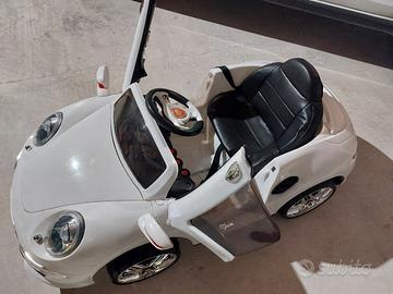 macchinina tipo posche per bambini 