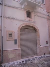 Locale multiuso in palazzetto storico