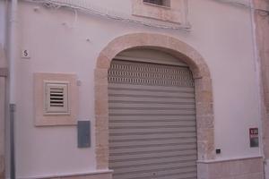 Locale multiuso in palazzetto storico