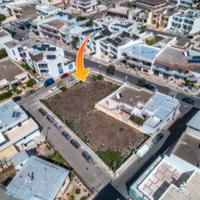 Terreno edificabile ad angolo di strada