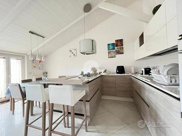 4 LOCALI A GIUGLIANO IN CAMPANIA