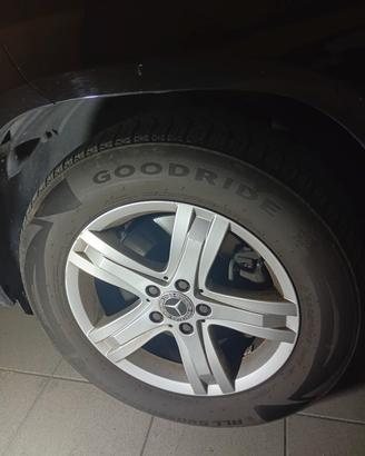 pneumatici 4 stagioni nuovi 235 60 r17 e cerchi