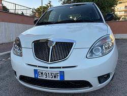 Lancia Ypsilon 1.3 MJT 75 CV Unyca