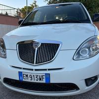 Lancia Ypsilon 1.3 MJT 75 CV Unyca