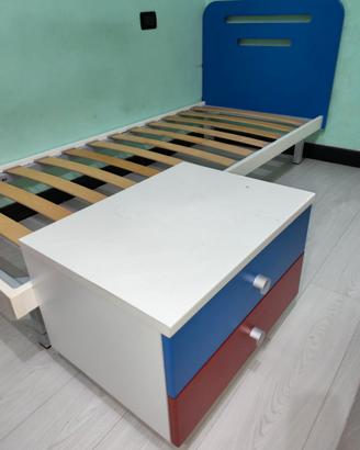 Letto singolo con comodino