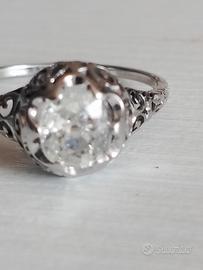 anello vintage con diamante 