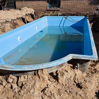 Piscina in vetroresina 10.20 x 4.00 m