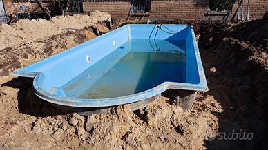 Piscina in vetroresina 10.20 x 4.00 m